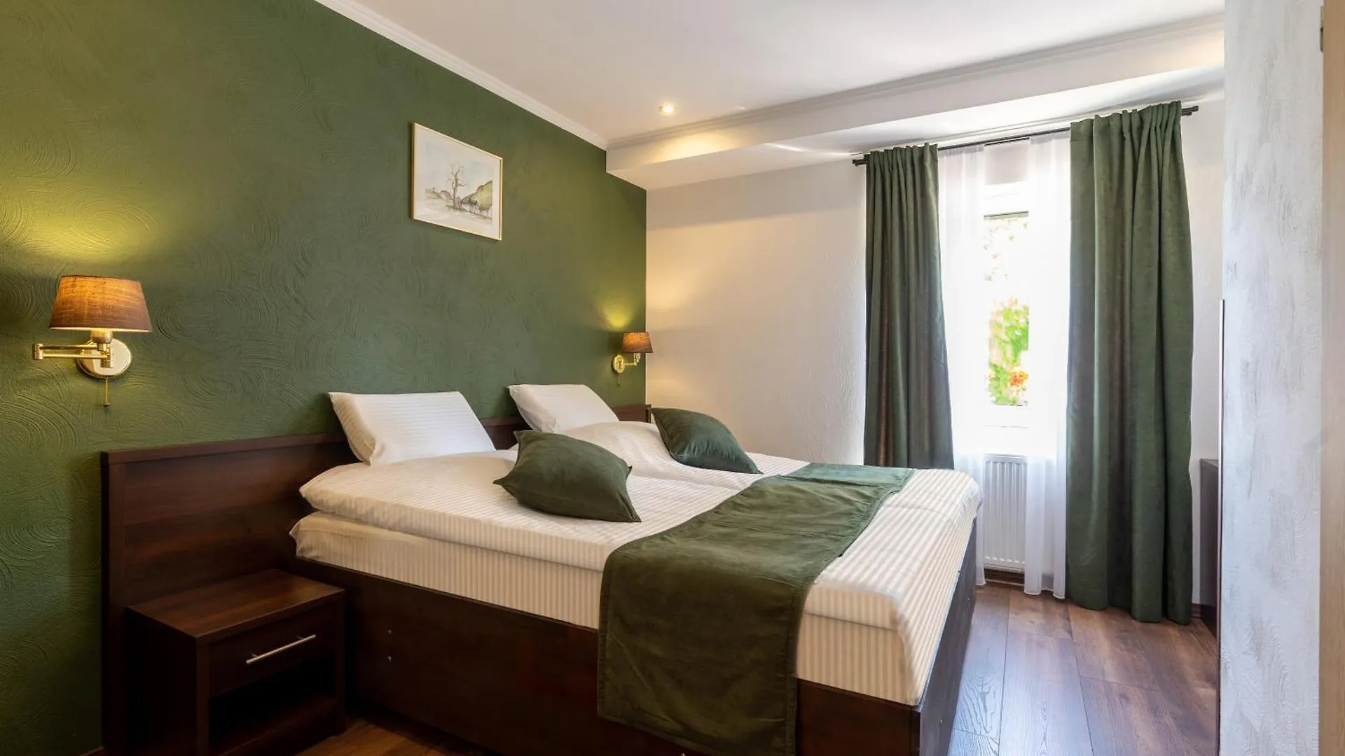 Jupa\'S Hotel contacts